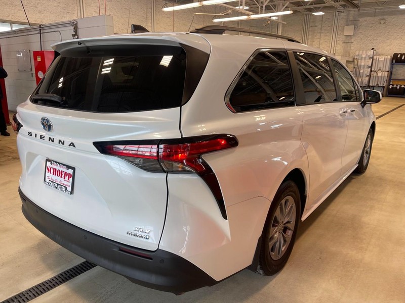 Toyota Sienna Vehicle Image 03