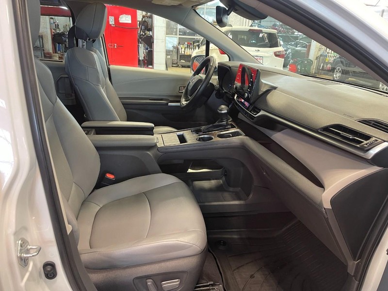 Toyota Sienna Vehicle Image 10