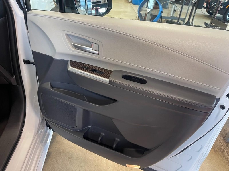 Toyota Sienna Vehicle Image 11