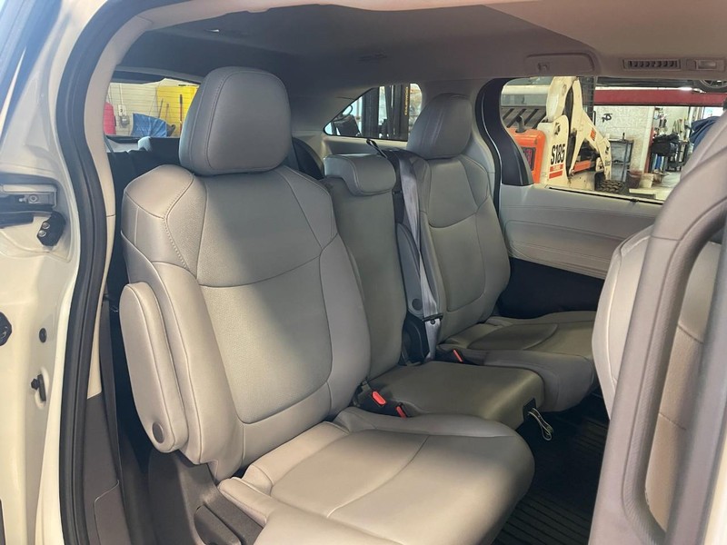 Toyota Sienna Vehicle Image 12