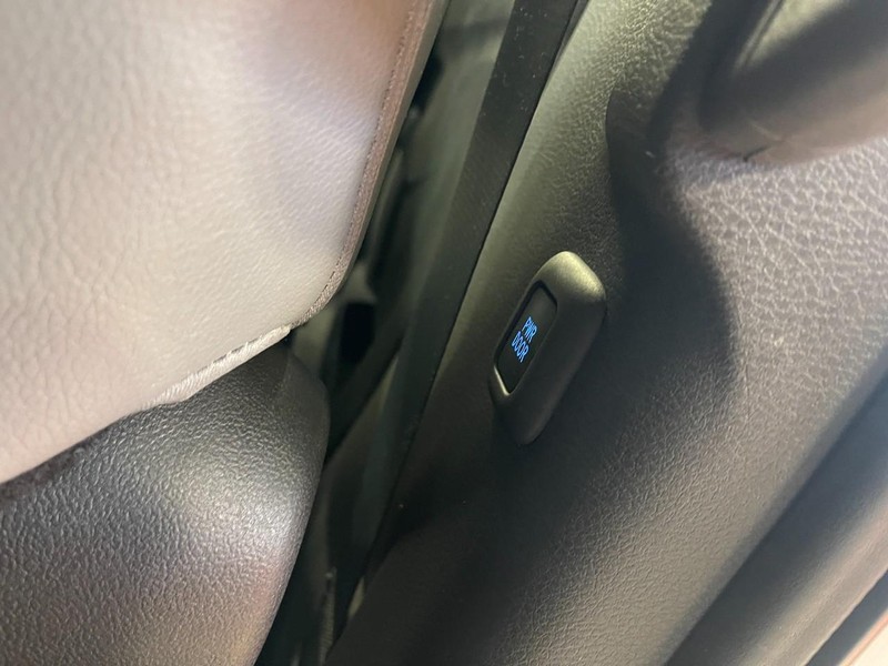 Toyota Sienna Vehicle Image 14