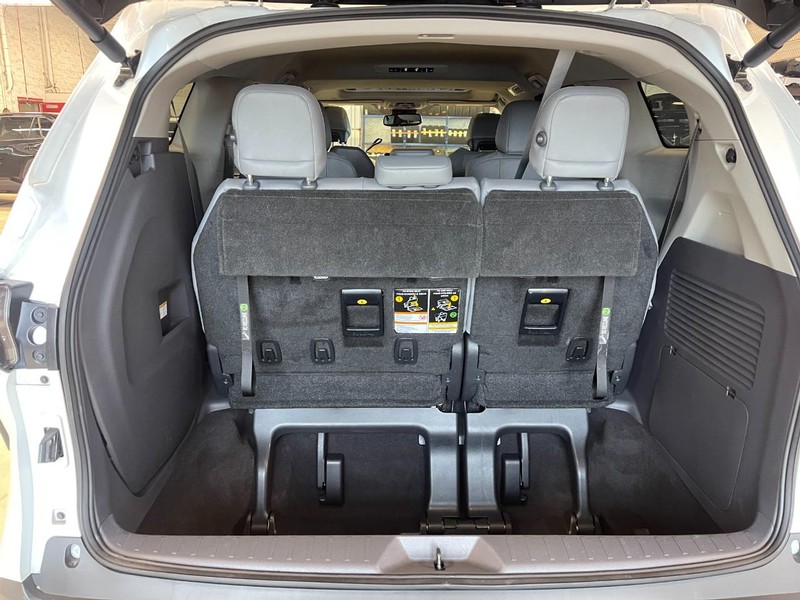 Toyota Sienna Vehicle Image 15