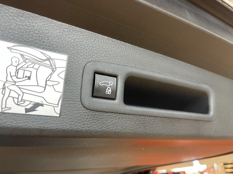 Toyota Sienna Vehicle Image 16