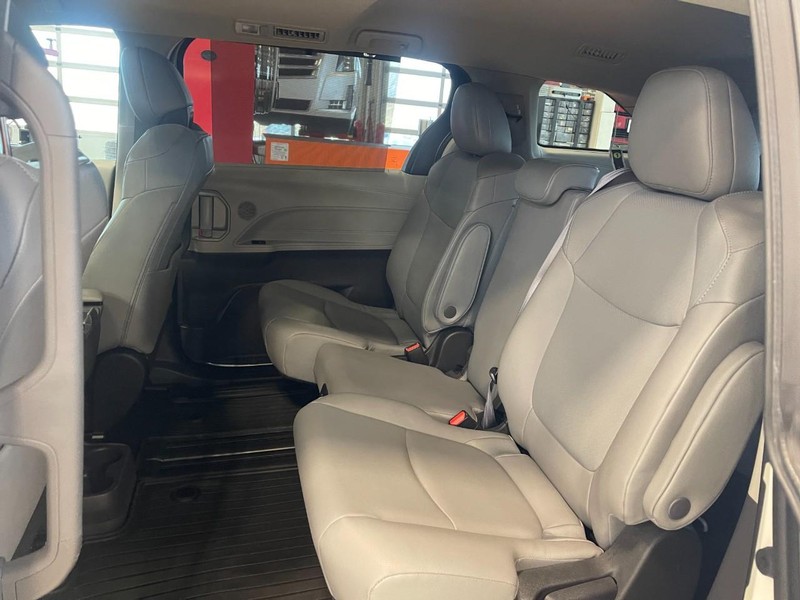 Toyota Sienna Vehicle Image 17