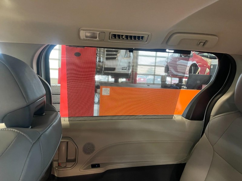 Toyota Sienna Vehicle Image 18