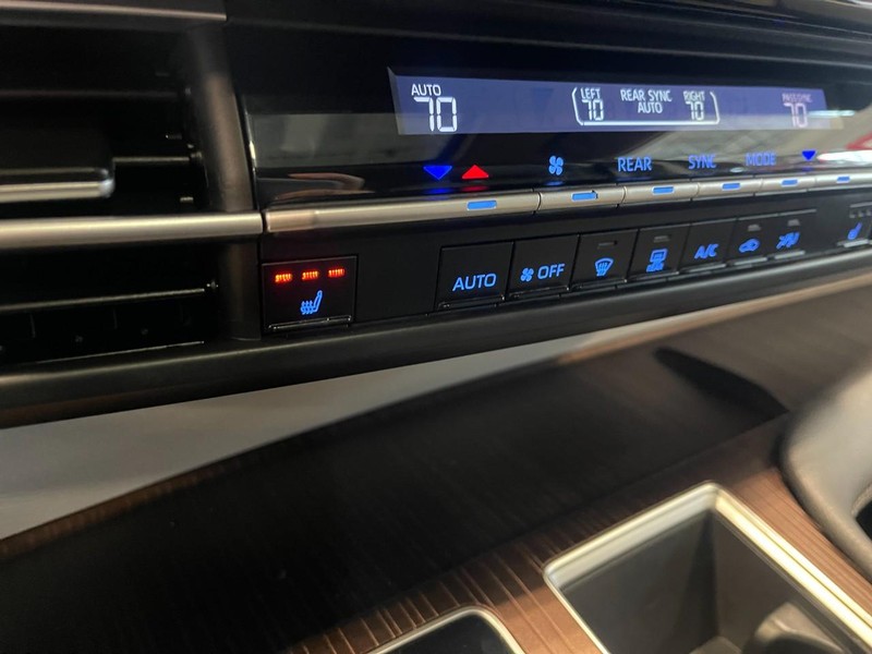 Toyota Sienna Vehicle Image 28