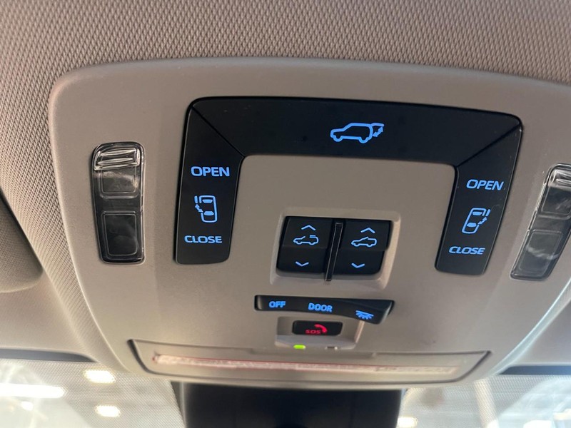 Toyota Sienna Vehicle Image 35