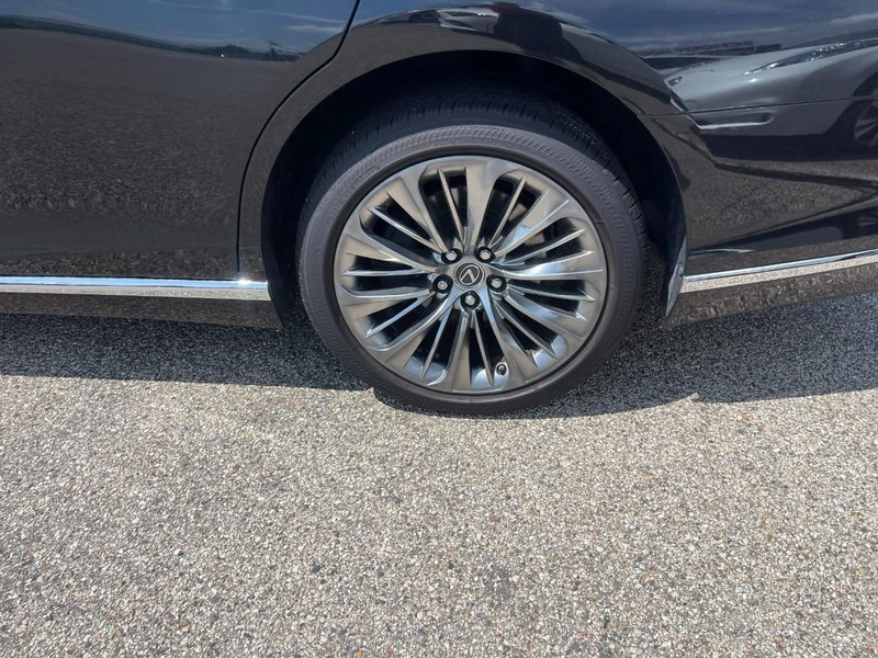 Lexus LS Vehicle Image 05