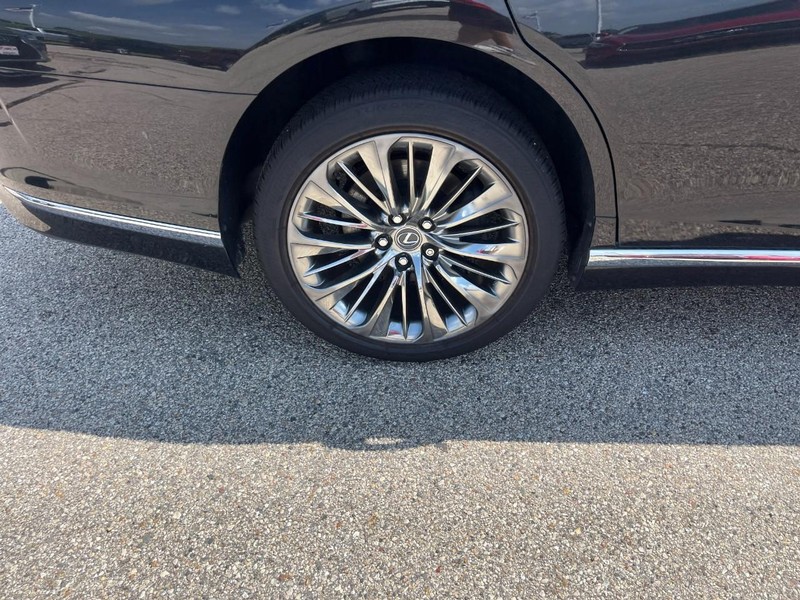 Lexus LS Vehicle Image 08