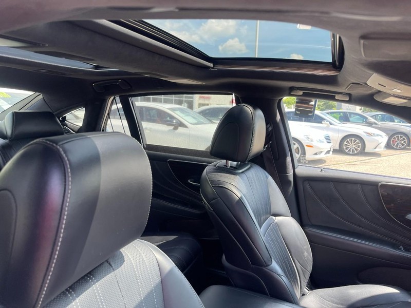 Lexus LS Vehicle Image 10