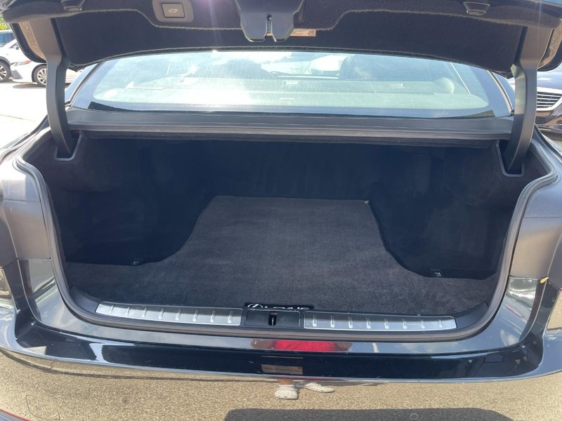Lexus LS Vehicle Image 19