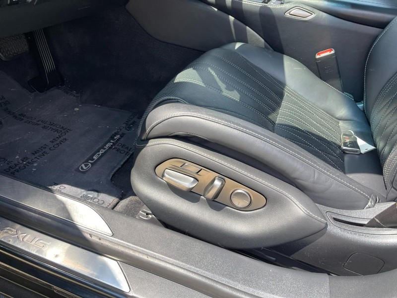 Lexus LS Vehicle Image 24