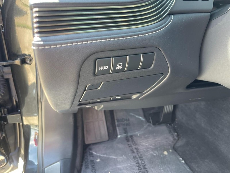 Lexus LS Vehicle Image 28