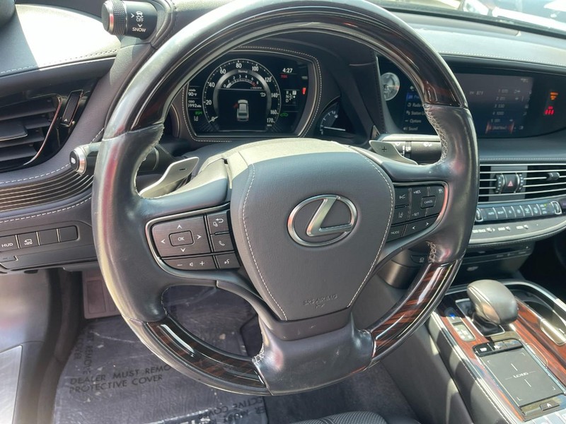 Lexus LS Vehicle Image 30