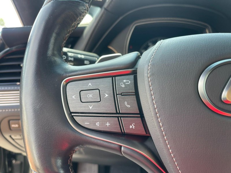 Lexus LS Vehicle Image 31