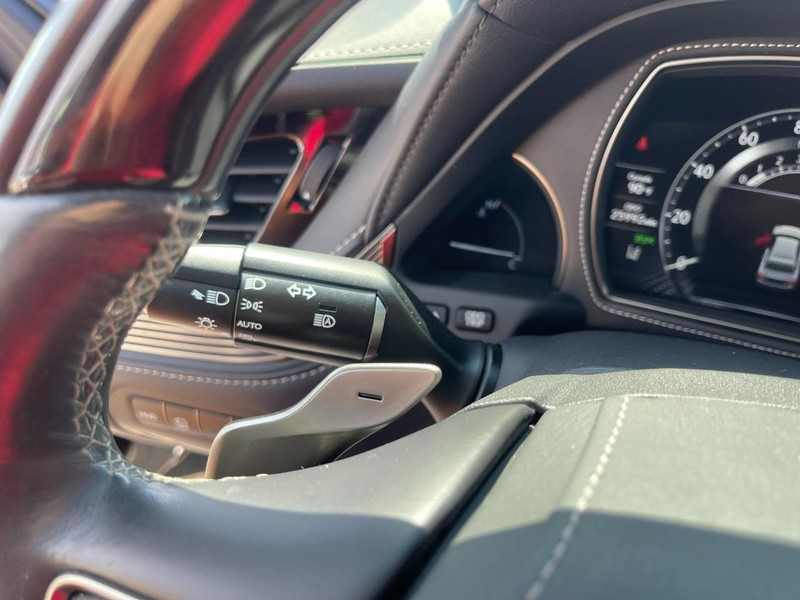 Lexus LS Vehicle Image 33