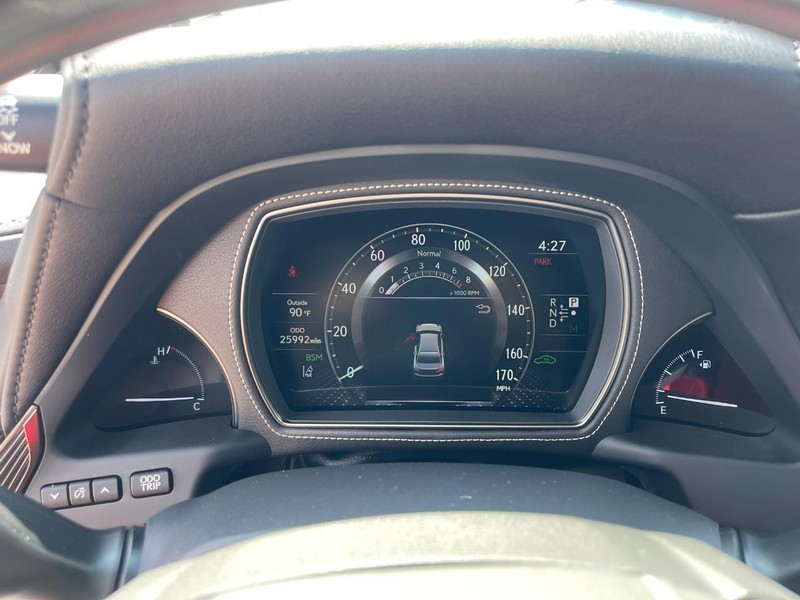 Lexus LS Vehicle Image 35