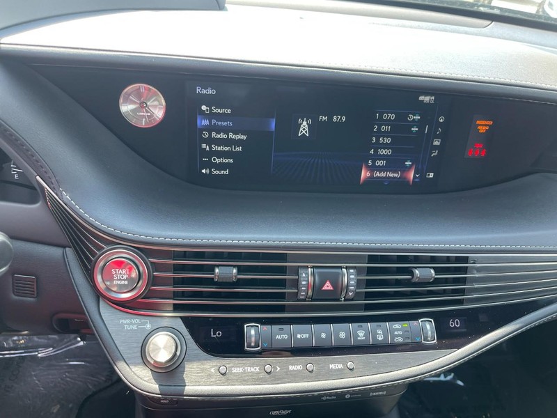 Lexus LS Vehicle Image 37