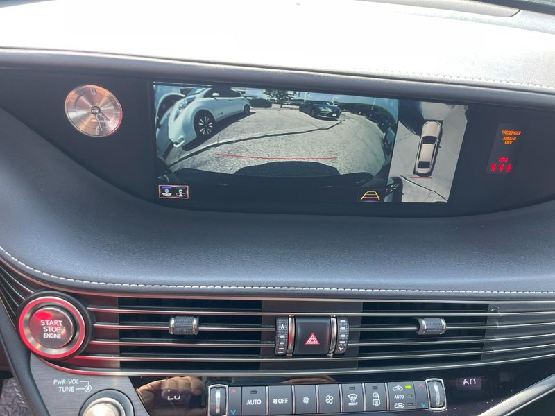 Lexus LS Vehicle Image 39