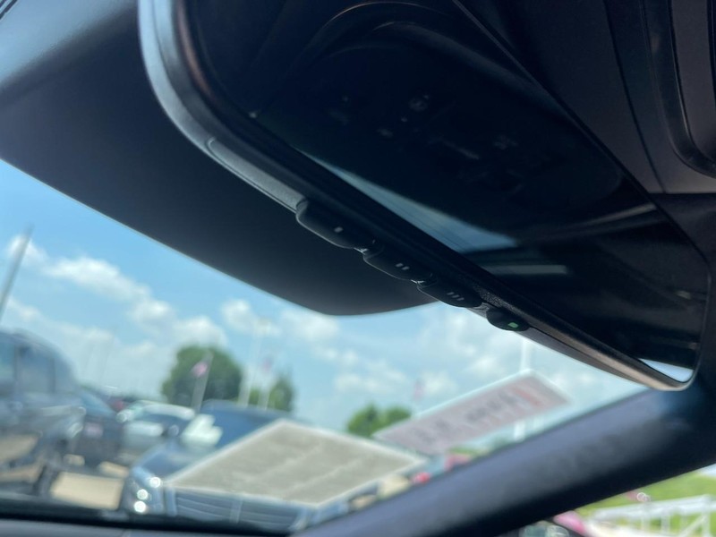 Lexus LS Vehicle Image 40