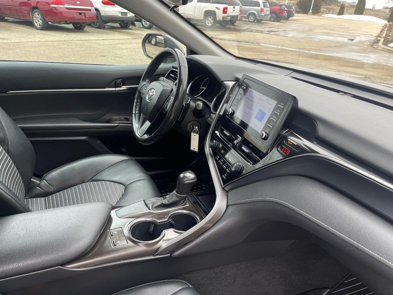 Toyota Camry Vehicle Image 09