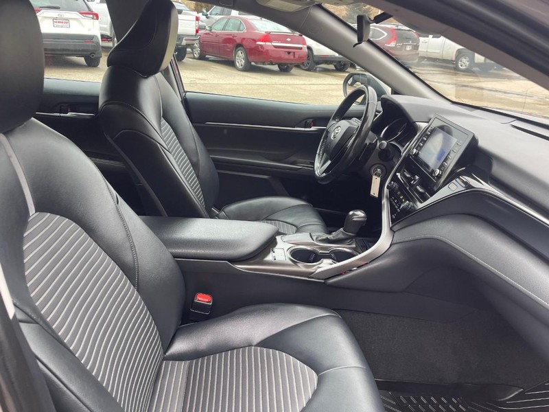 Toyota Camry Vehicle Image 10