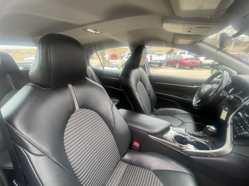 Toyota Camry Vehicle Image 11