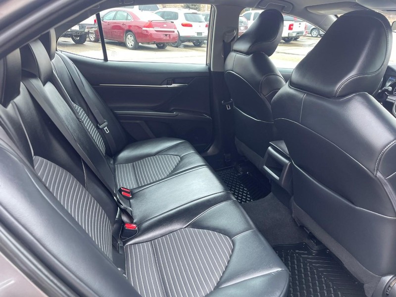 Toyota Camry Vehicle Image 13