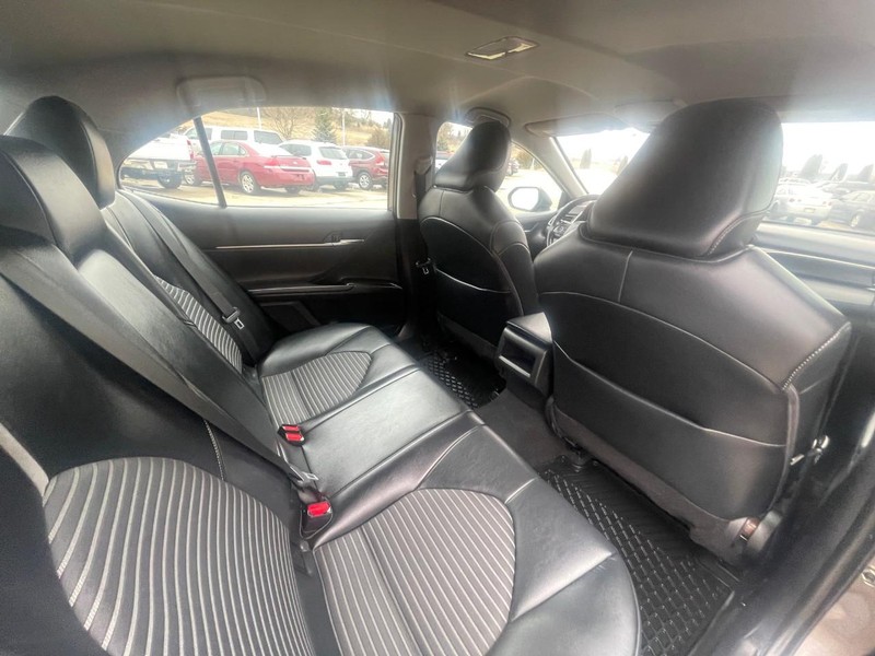 Toyota Camry Vehicle Image 14