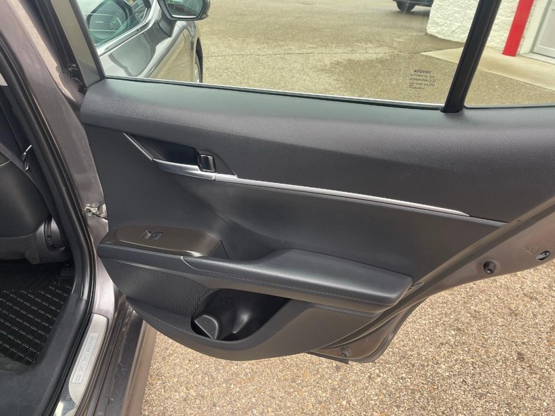 Toyota Camry Vehicle Image 15