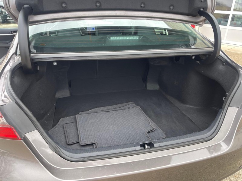 Toyota Camry Vehicle Image 16