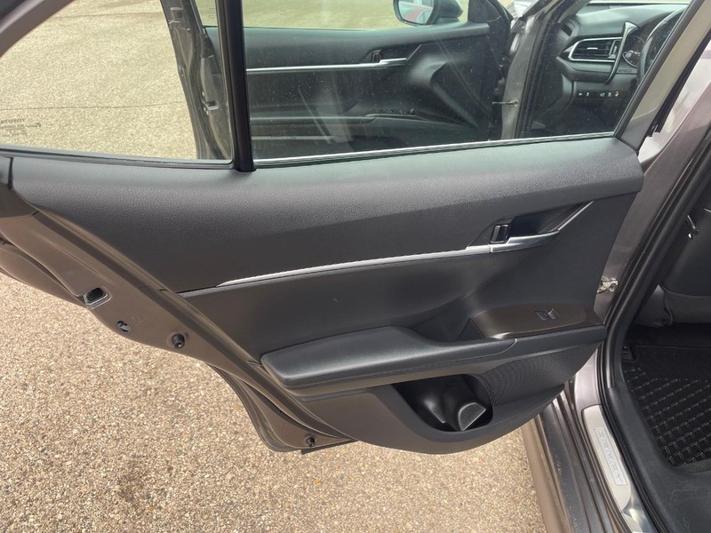 Toyota Camry Vehicle Image 18