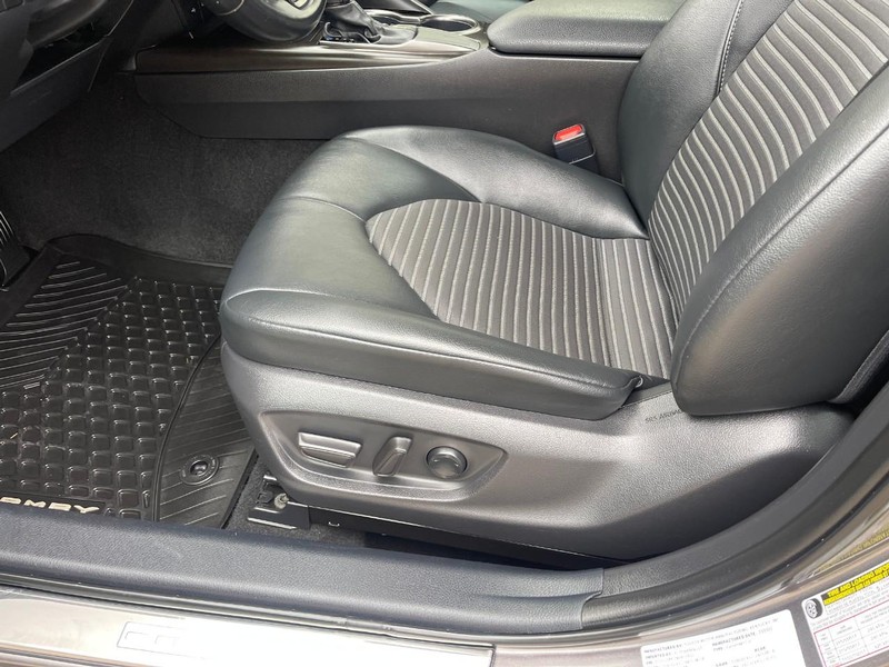 Toyota Camry Vehicle Image 20