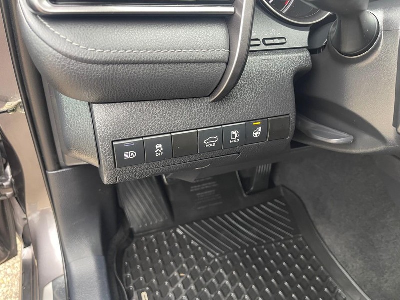 Toyota Camry Vehicle Image 22
