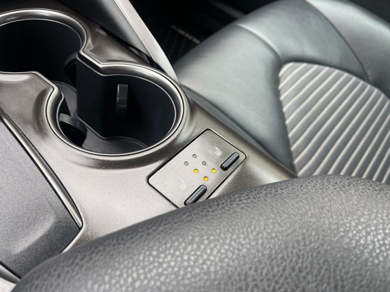 Toyota Camry Vehicle Image 24