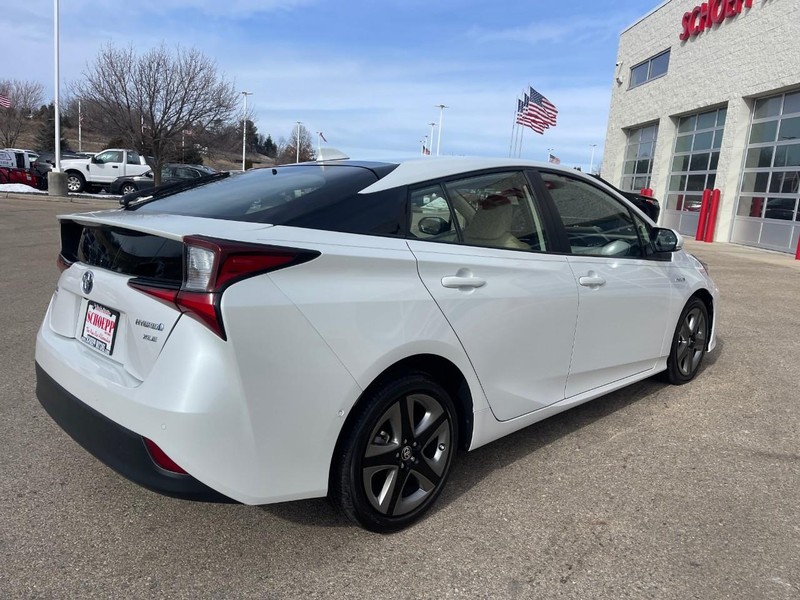 Toyota Prius Vehicle Image 03