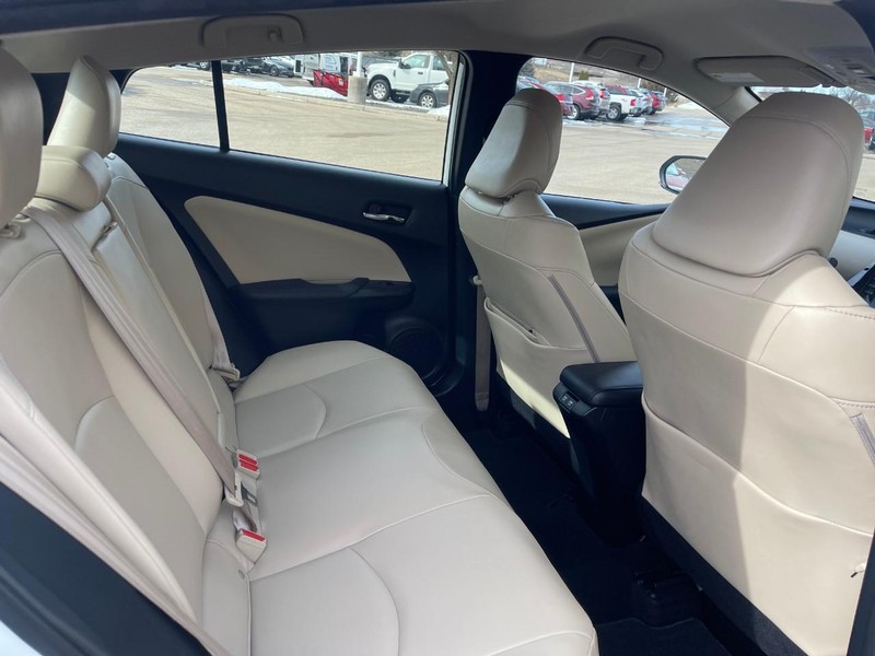 Toyota Prius Vehicle Image 13