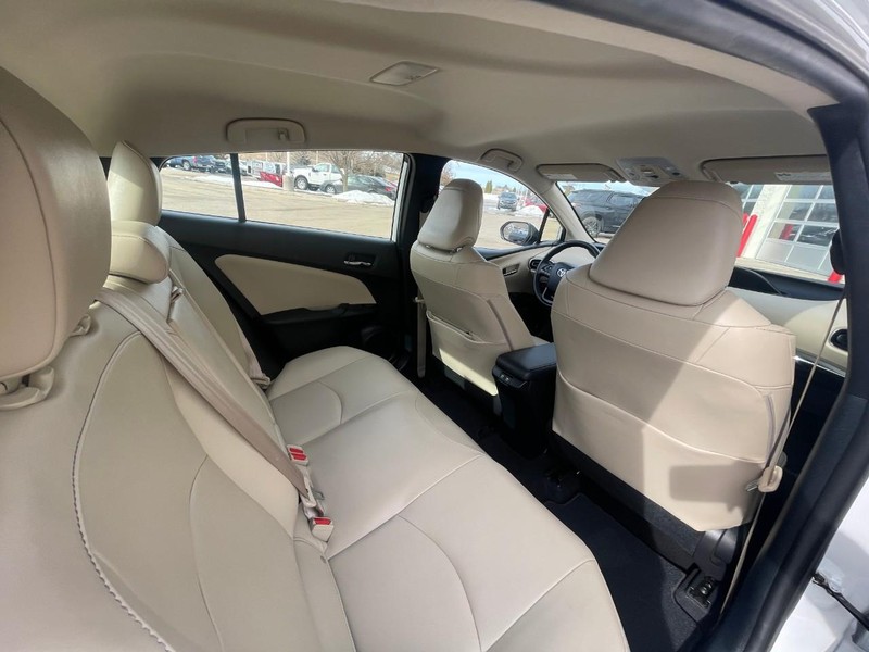 Toyota Prius Vehicle Image 14