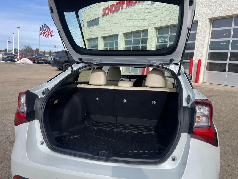 Toyota Prius Vehicle Image 16
