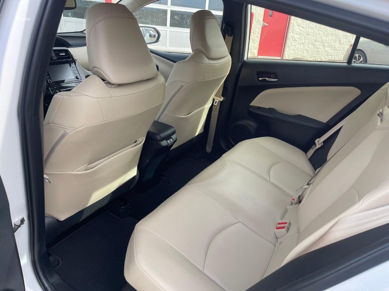 Toyota Prius Vehicle Image 17