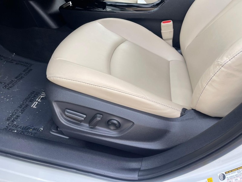 Toyota Prius Vehicle Image 20