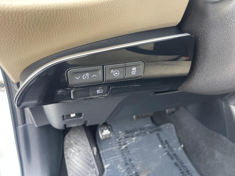 Toyota Prius Vehicle Image 22