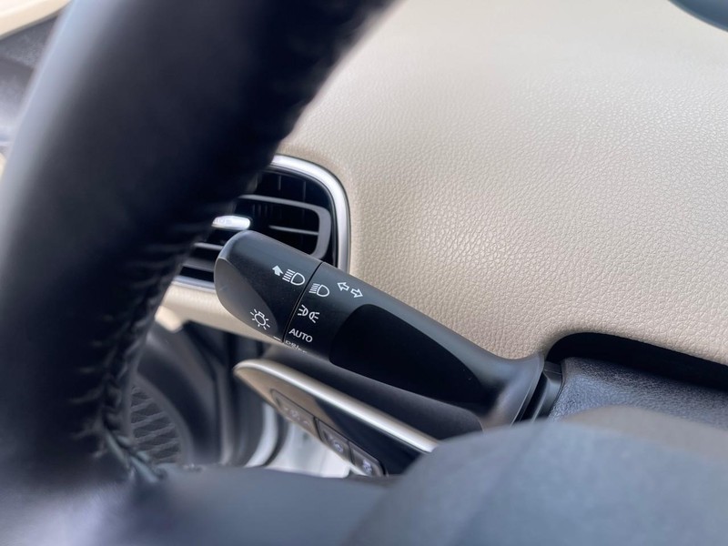 Toyota Prius Vehicle Image 30