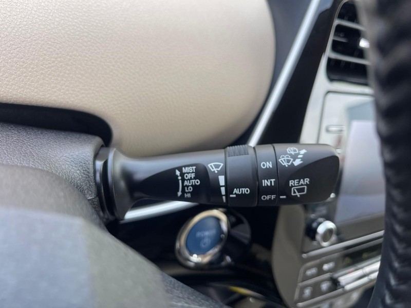 Toyota Prius Vehicle Image 31