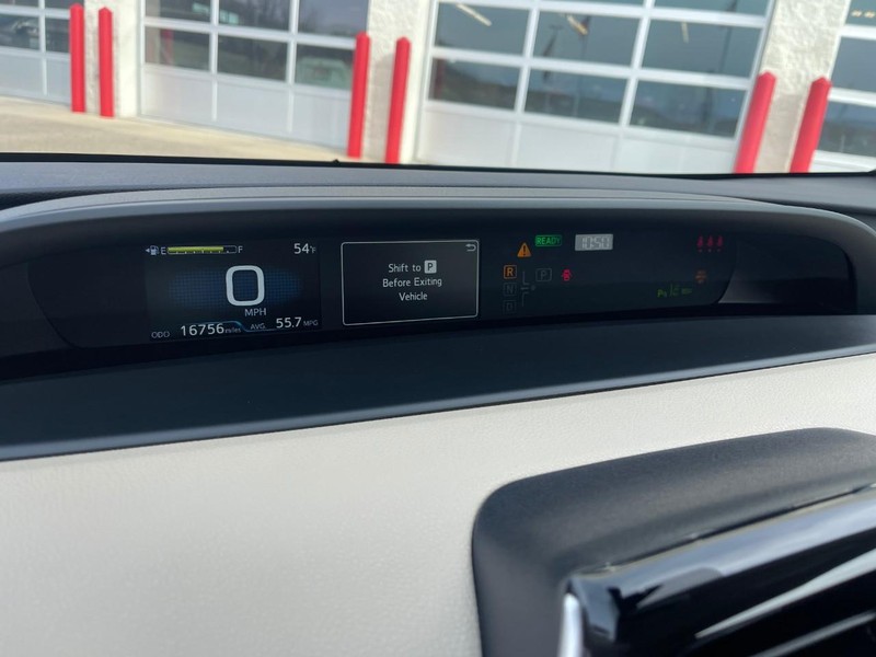 Toyota Prius Vehicle Image 32