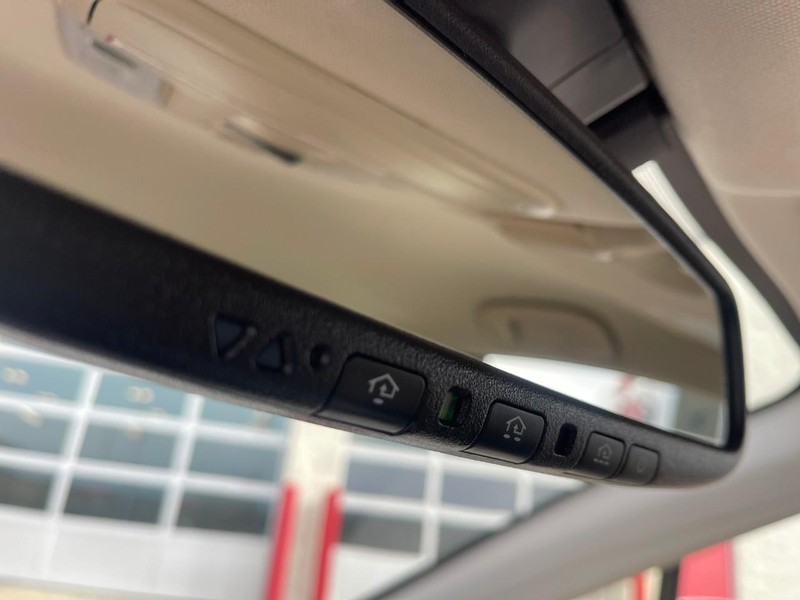 Toyota Prius Vehicle Image 33