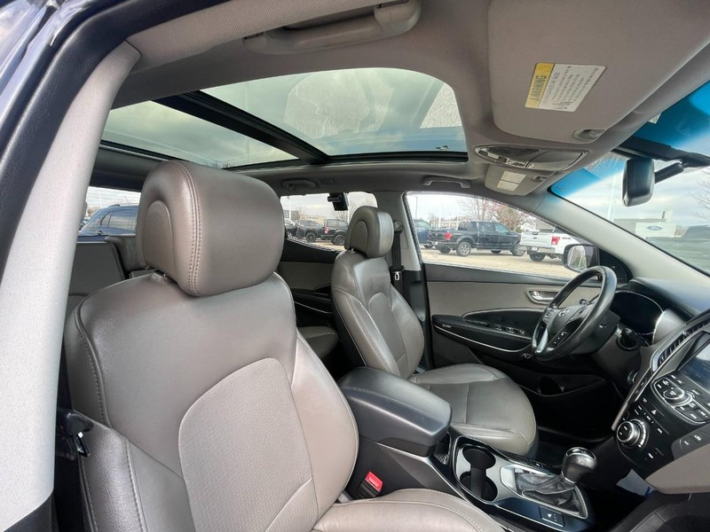 Hyundai Santa Fe Vehicle Image 06