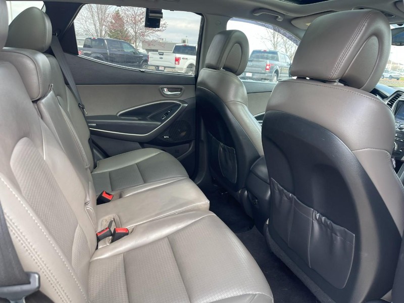 Hyundai Santa Fe Vehicle Image 09