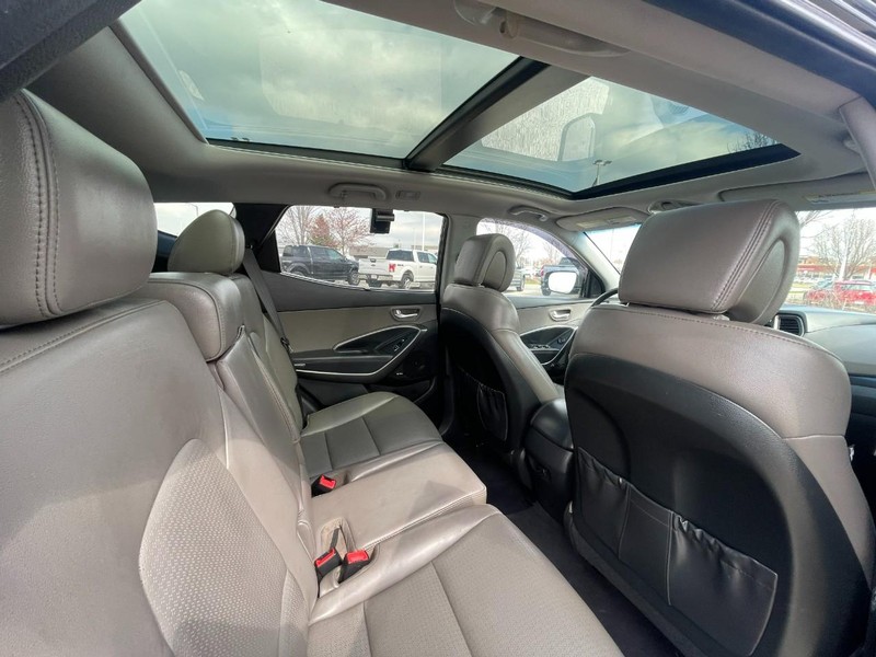 Hyundai Santa Fe Vehicle Image 10