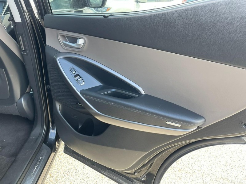 Hyundai Santa Fe Vehicle Image 11